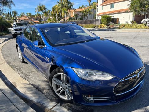 Used 2015 Tesla Model S 70D image 5