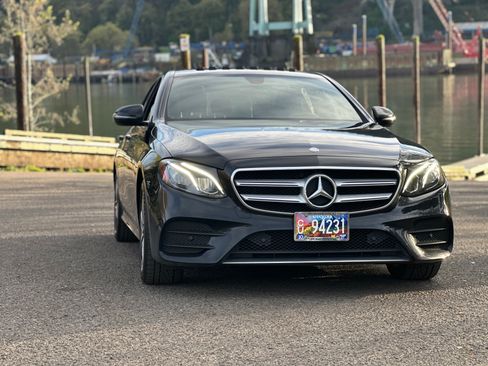 Used 2017 Mercedes-Benz E 300 4MATIC image 2