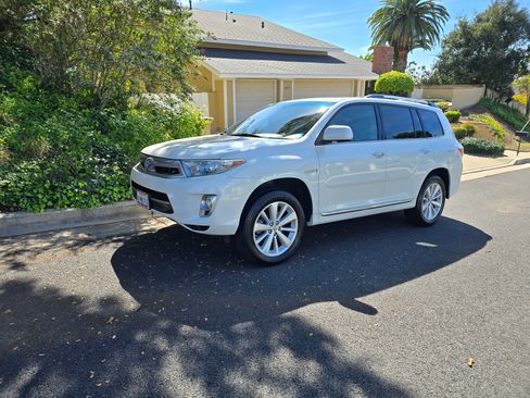 Used 2013 Toyota Highlander Limited image 2