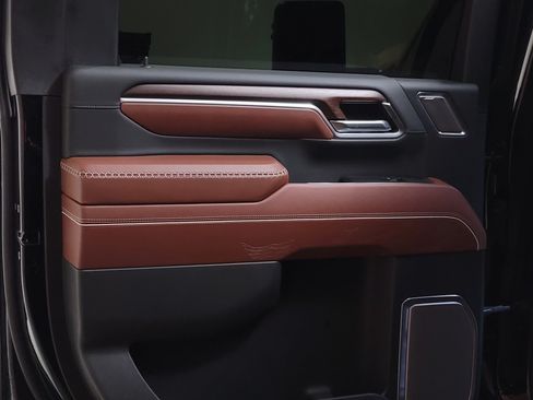 Used 2026 GMC Sierra 2500 Denali Ultimate w/ Max Trailering Package image 9