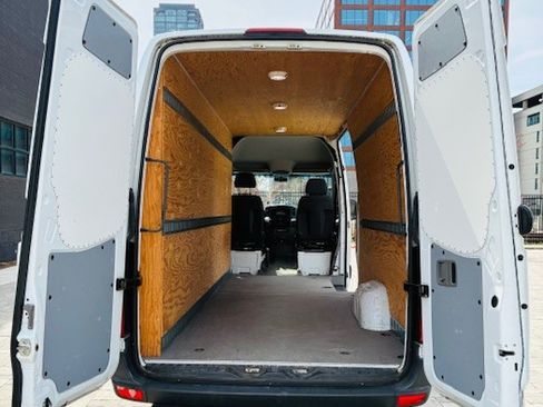 Used 2016 Mercedes-Benz Sprinter 2500 image 8