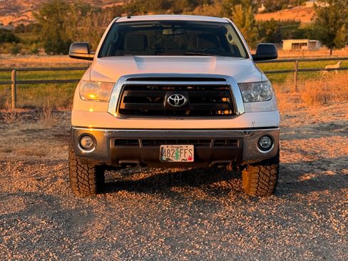 Used 2012 Toyota Tundra 4x4 CrewMax image 8