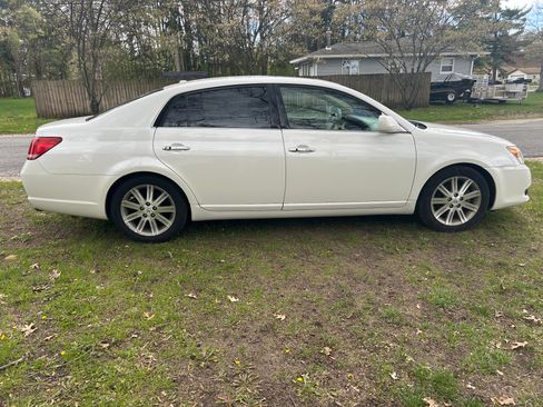 Used 2009 Toyota Avalon Limited FWD image 2