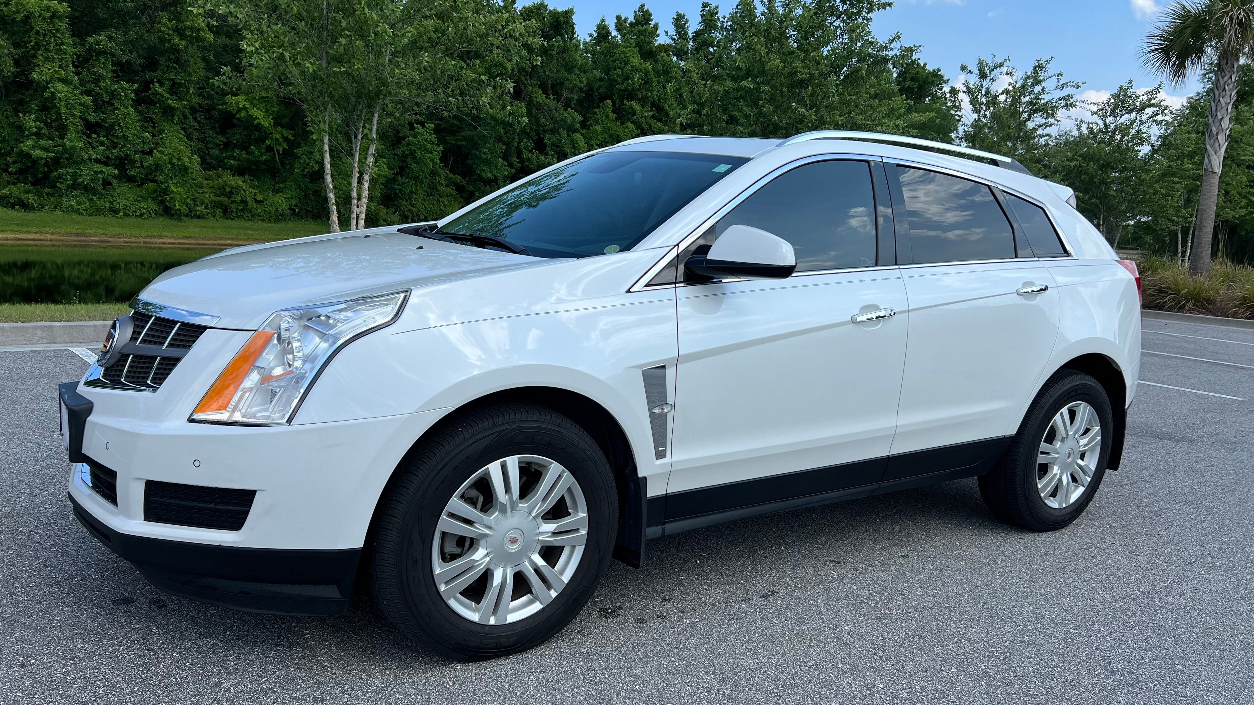 Used 2012 Cadillac SRX Luxury FWD image 1