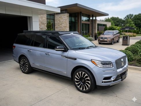 Used 2022 Lincoln Navigator L Black Label AWD/4WD image 1