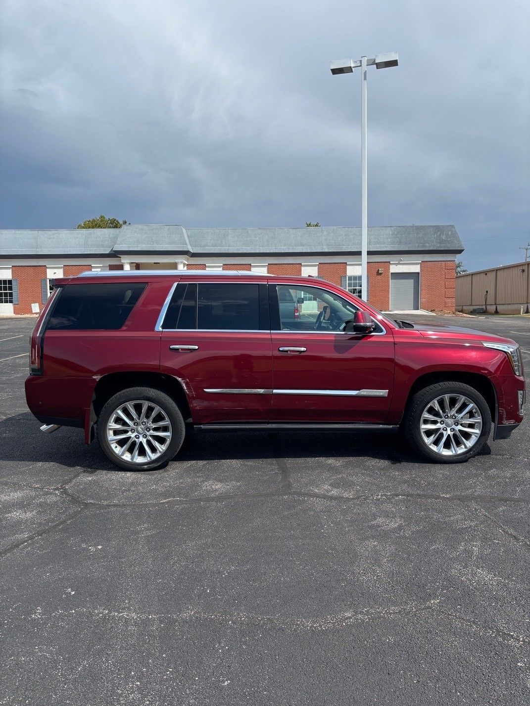 Used 2017 Cadillac Escalade Premium Luxury AWD/4WD image 12