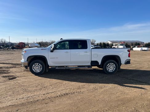Used 2023 Chevrolet Silverado 2500 LT w/ Convenience Package image 4