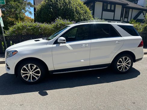 Used 2016 Mercedes-Benz GLE 350 350 Sport Utility 4D image 2
