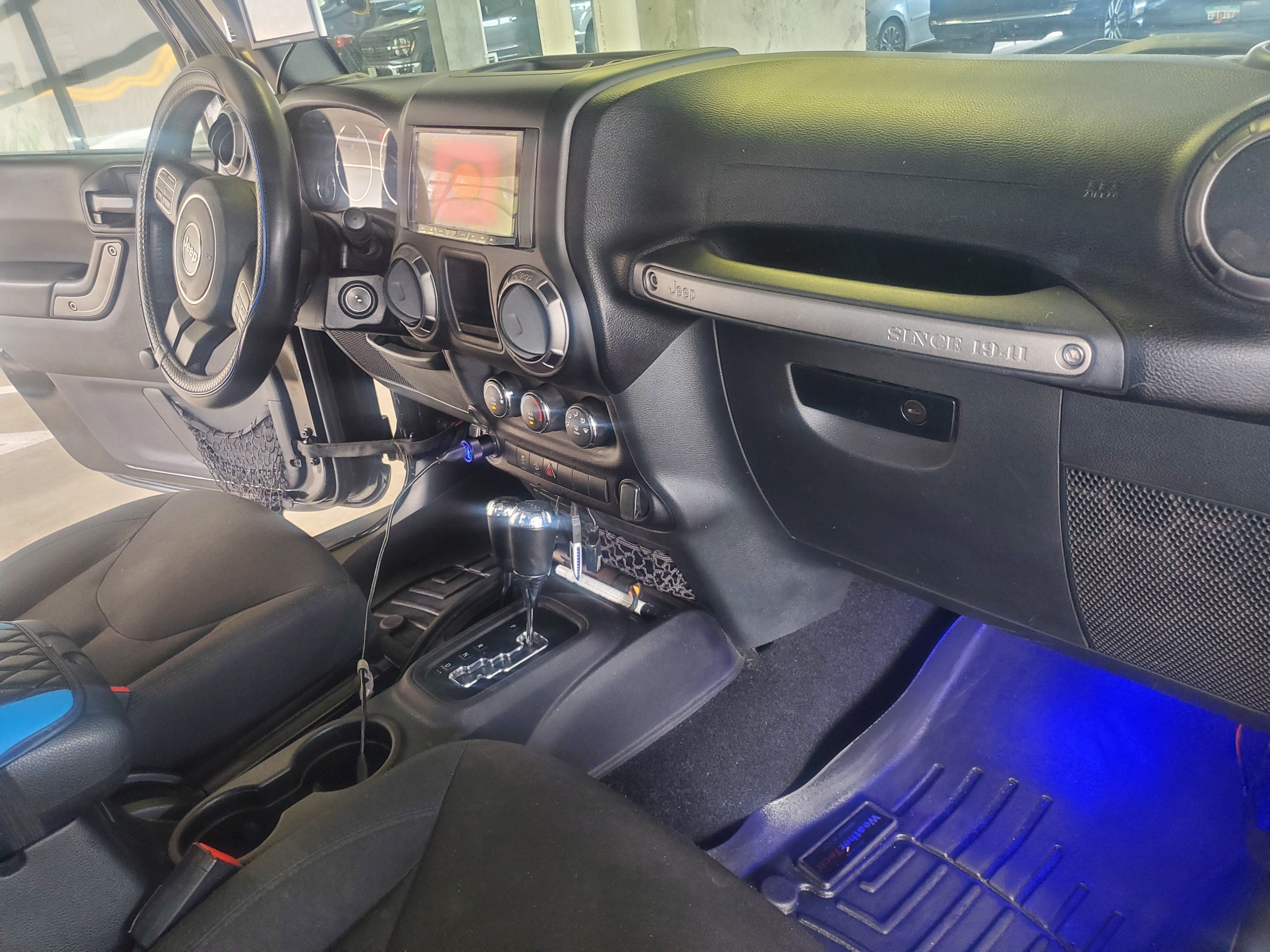 Used 2016 Jeep Wrangler Unlimited Sport w/ Connectivity Group AWD/4WD image 19
