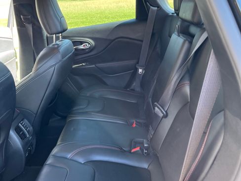 Used 2021 Jeep Cherokee Trailhawk w/ Trailer Tow Group image 11