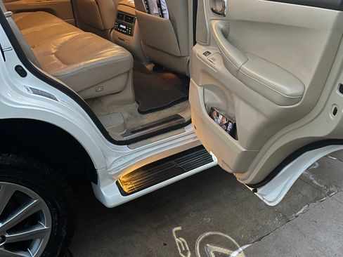 Used 2011 Lexus LX 570 4WD image 12