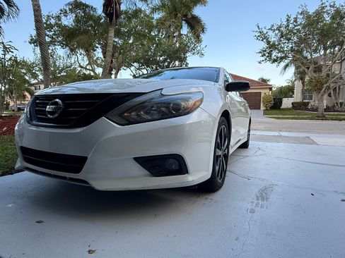 Used 2018 Nissan Altima 2.5 SR w/ SR Midnight Edition image 10
