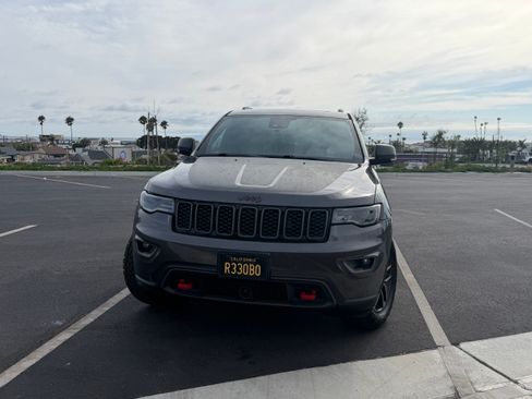 Used 2017 Jeep Grand Cherokee Trailhawk w/ Trailhawk Luxury Group AWD/4WD image 5