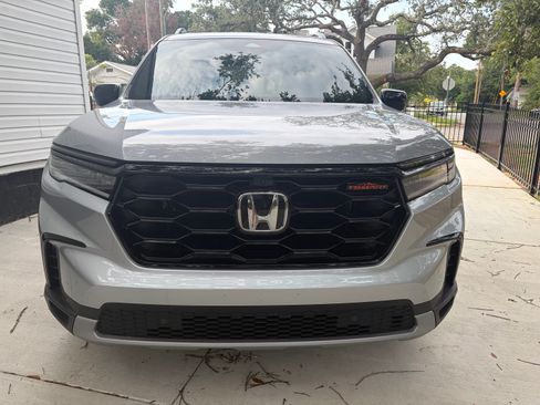 Used 2025 Honda Pilot TrailSport image 5