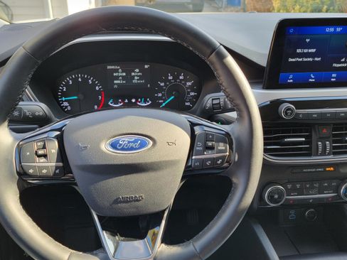 Used 2021 Ford Escape SE w/ Cold Weather Package image 10