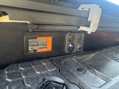 Used 2017 Toyota Tacoma TRD Off-Road w/ Tow Package AWD/4WD image 8