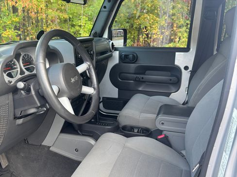 Used 2008 Jeep Wrangler Unlimited Sahara w/ Trailer Tow Group image 4