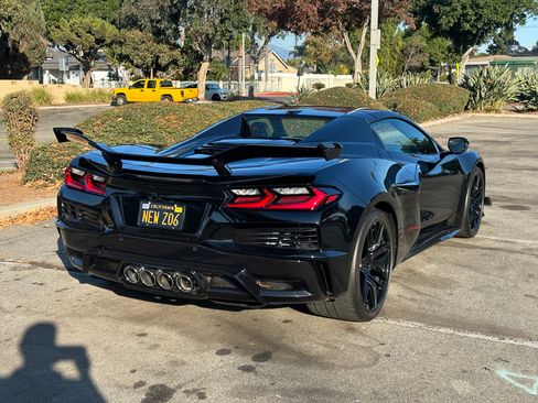 Used 2024 Chevrolet Corvette Z06 w/ Z07 Performance Package image 11
