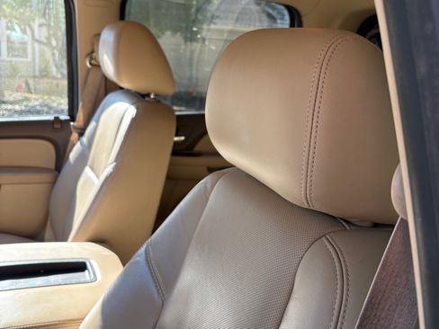 Used 2010 Chevrolet Avalanche LTZ image 15