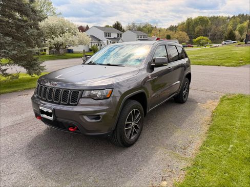 Used 2017 Jeep Grand Cherokee Trailhawk AWD/4WD image 1