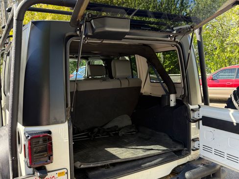 Used 2010 Jeep Wrangler Unlimited Sport image 8