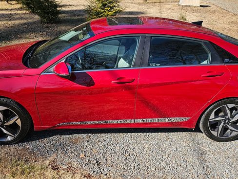 Used 2021 Hyundai Elantra Limited image 6