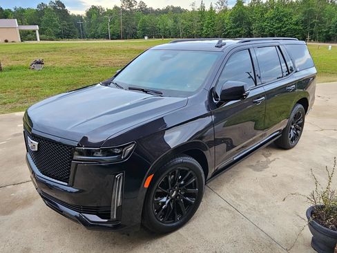 Used 2023 Cadillac Escalade Sport Platinum w/ LPO, ONYX Package image 2