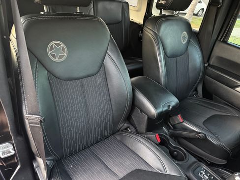 Used 2013 Jeep Wrangler Unlimited Sport image 9