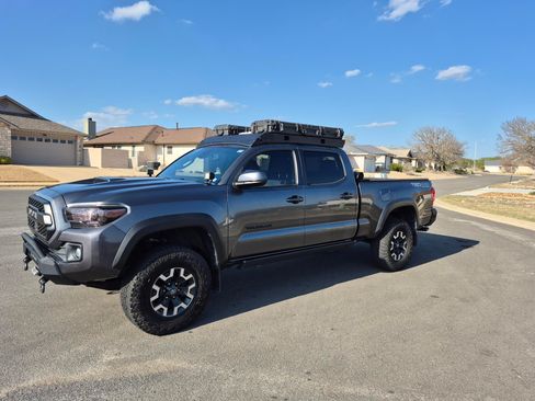 Used 2019 Toyota Tacoma TRD Off-Road w/ Technology Package image 9
