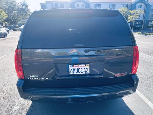 Used 2011 GMC Yukon XL SLT image 8