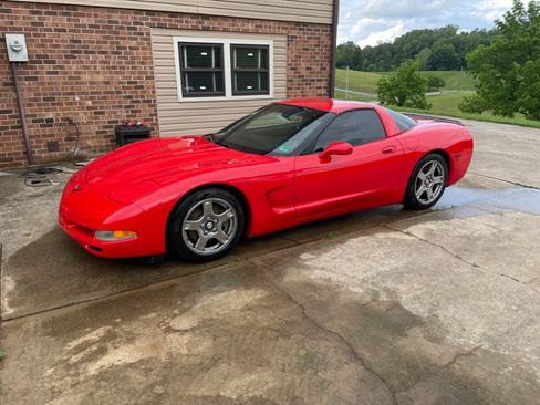 Used 1998 Chevrolet Corvette Coupe w/ Memory Pkg RWD image 1