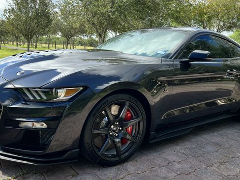 Used 2022 Ford Mustang Shelby GT500 w/ Carbon Fiber Track Pack image 1
