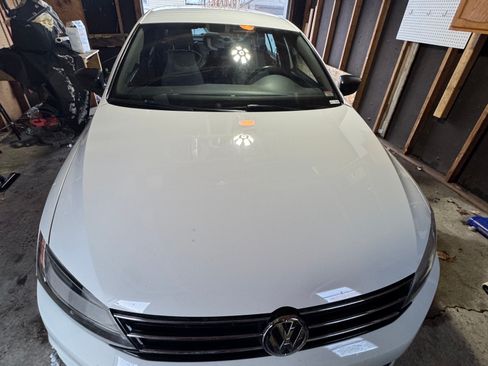 Used 2016 Volkswagen Jetta Sport image 10