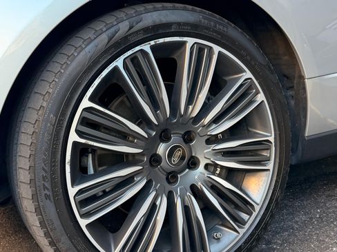 Used 2020 Land Rover Range Rover HSE image 13