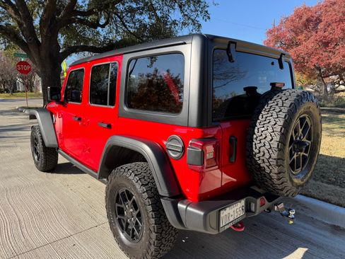 Used 2024 Jeep Wrangler Unlimited Rubicon w/ Technology Group image 9