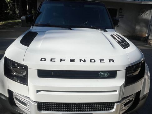 Used 2023 Land Rover Defender 90 S image 2