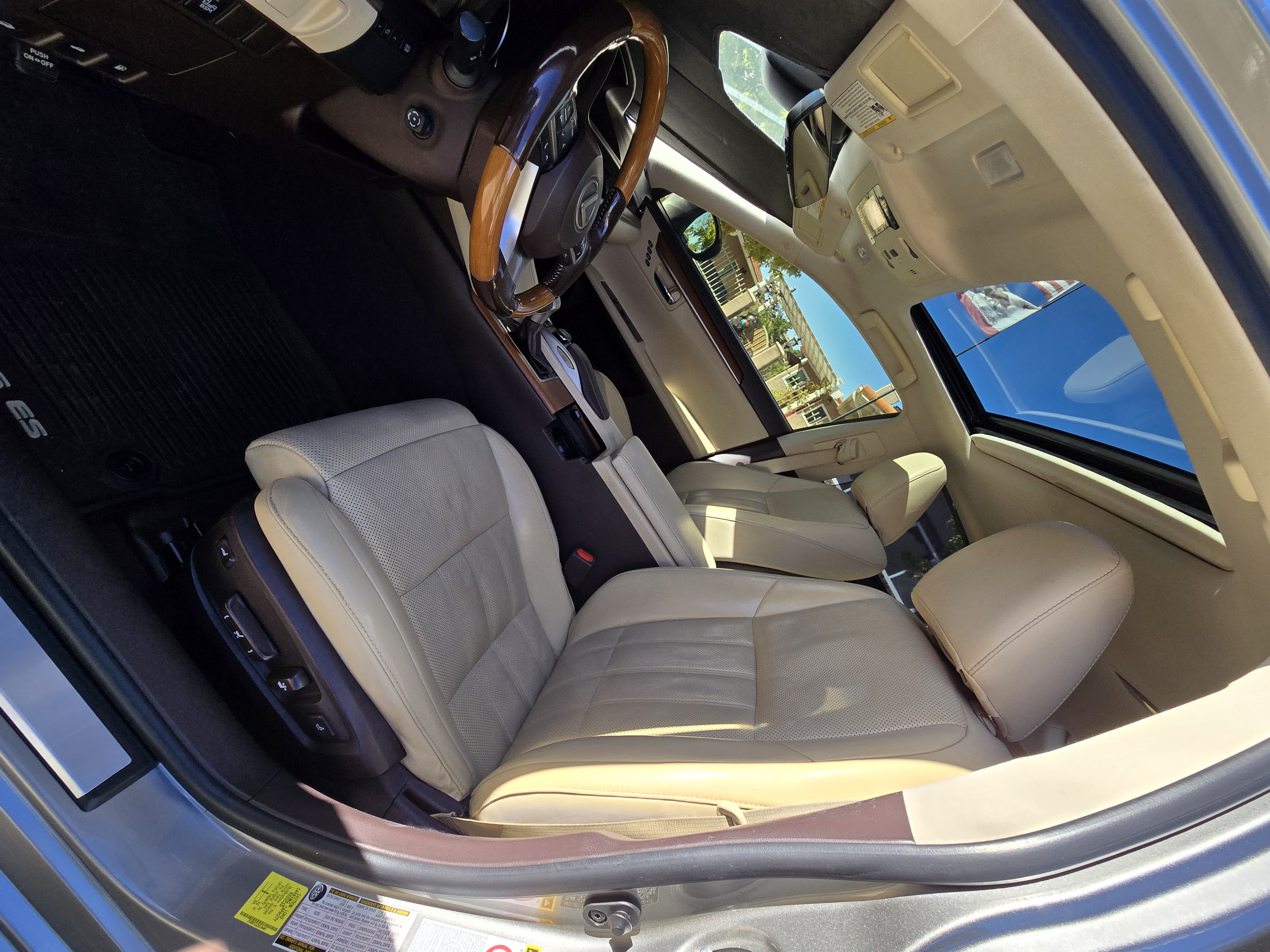 Used 2017 Lexus ES 300h w/ Ultra Luxury Package FWD image 9