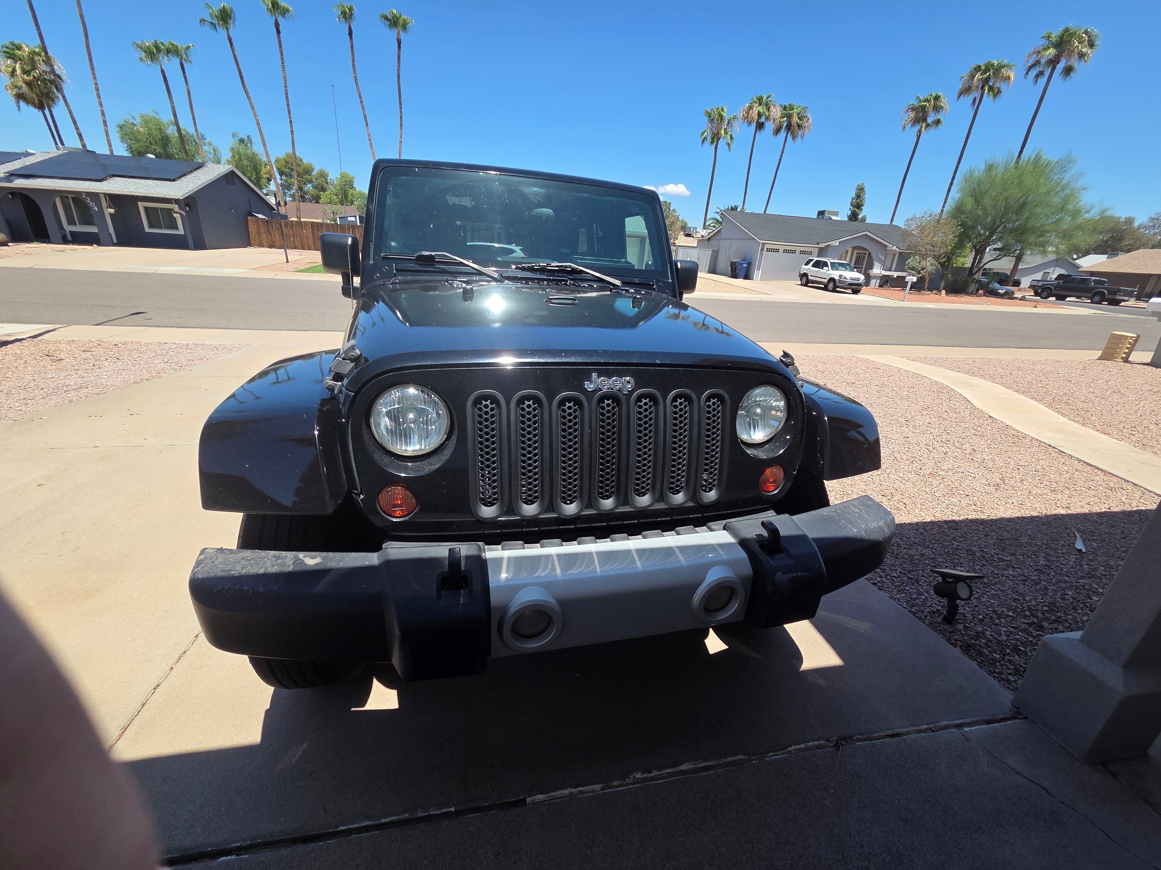 Used 2009 Jeep Wrangler Unlimited Sahara w/ Dual Top Group AWD/4WD image 16