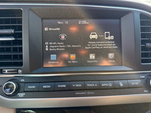 Used 2017 Hyundai Elantra Limited image 29