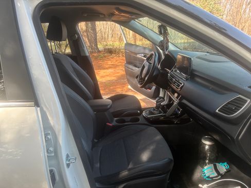 Used 2023 Kia Seltos S w/ Navigation Package image 11