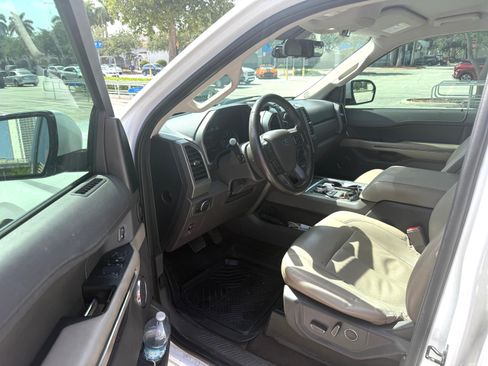 Used 2019 Ford Expedition XLT w/ Equipment Group 201A RWD image 8