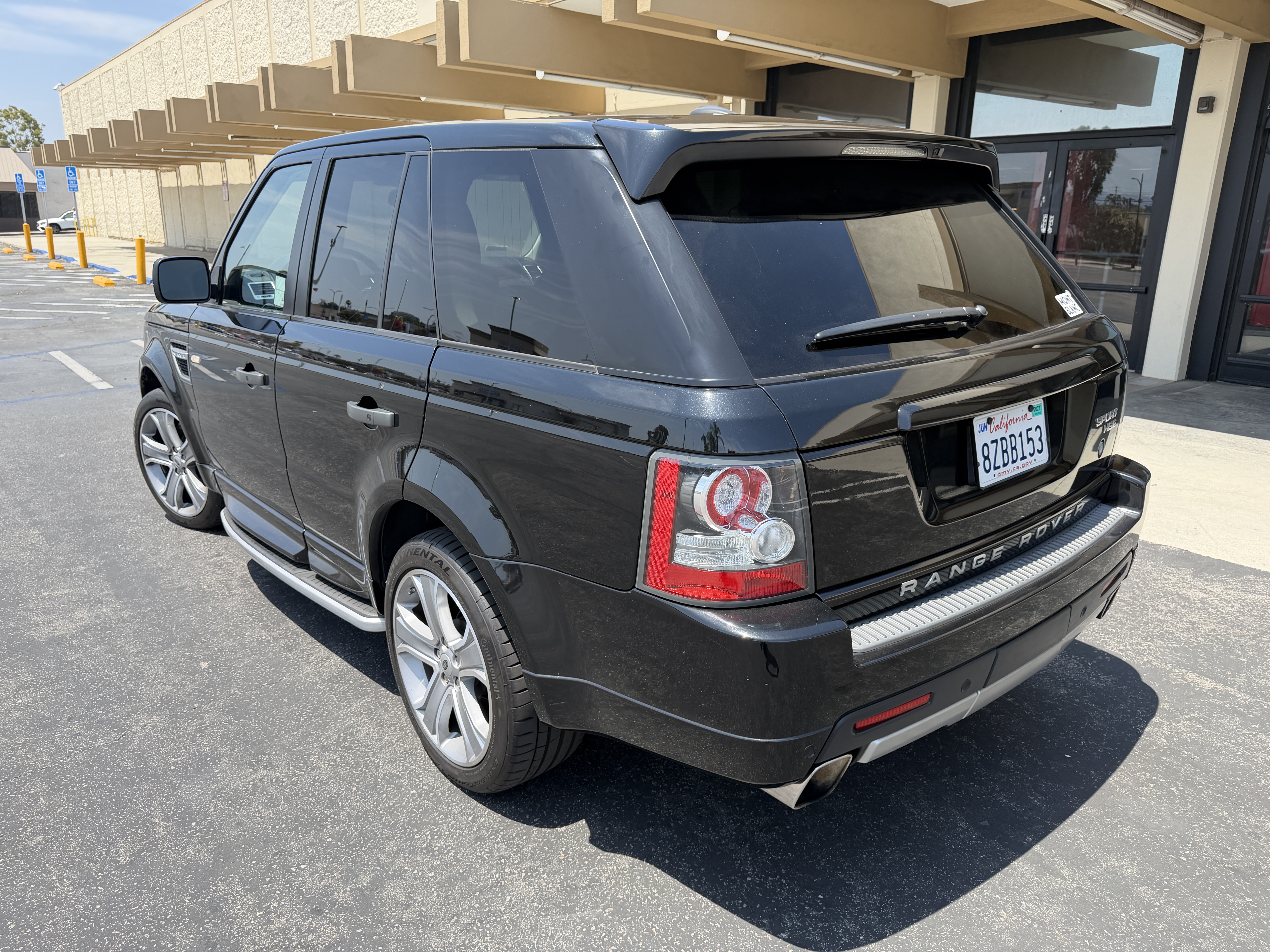 Used 2011 Land Rover Range Rover Sport HSE AWD/4WD image 25