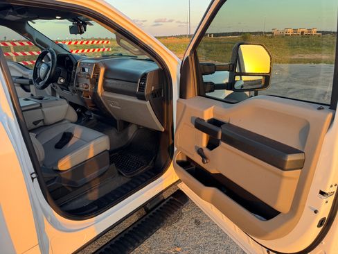Used 2019 Ford F550 4x4 Regular Cab Super Duty image 11