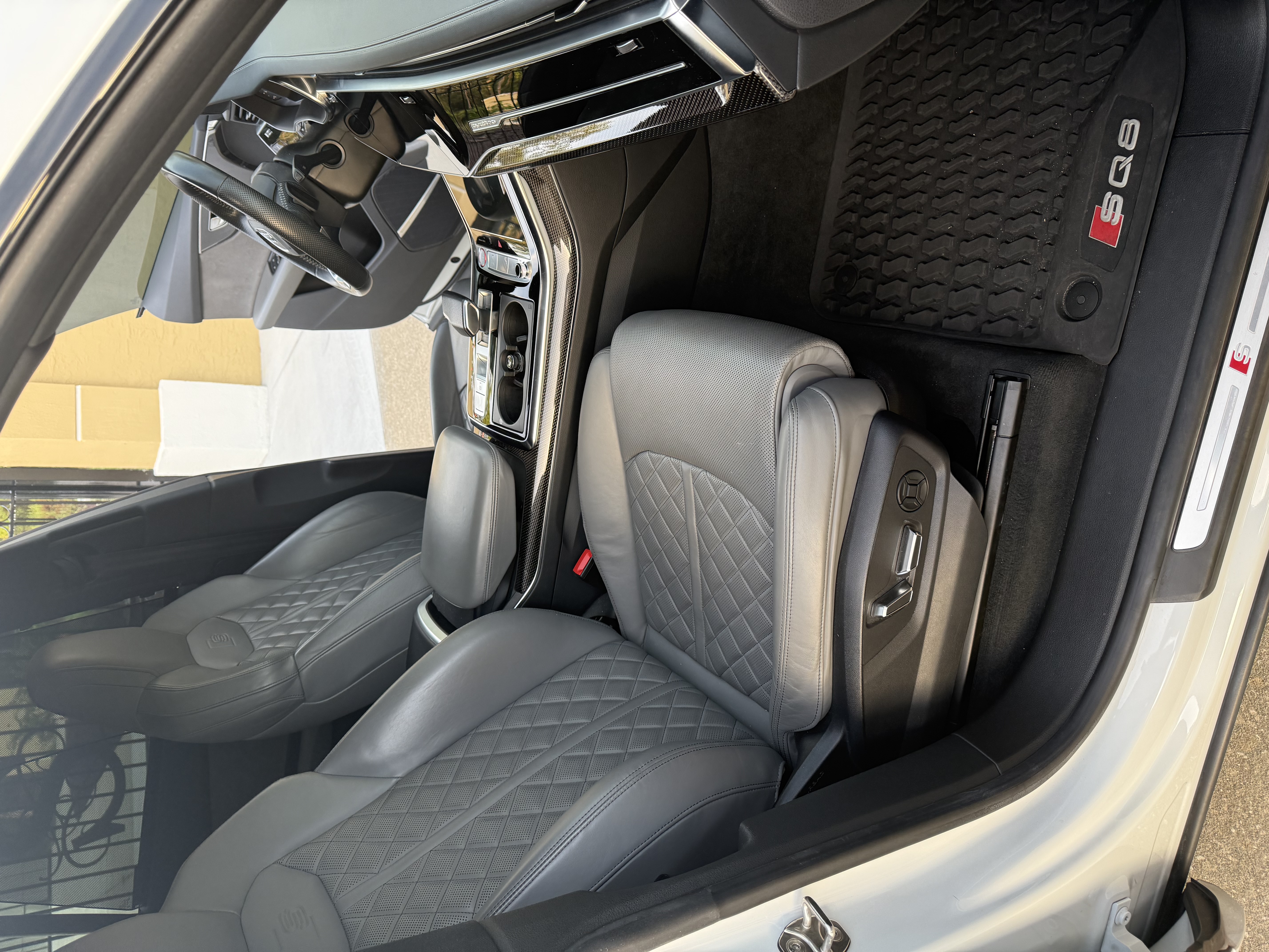 Used 2020 Audi SQ8 Prestige w/ Prestige Package AWD/4WD image 9