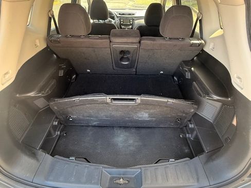 Used 2015 Nissan Rogue SV image 9