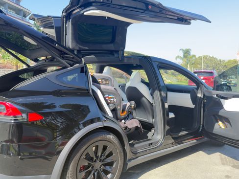 Used 2021 Tesla Model X Long Range AWD/4WD image 16