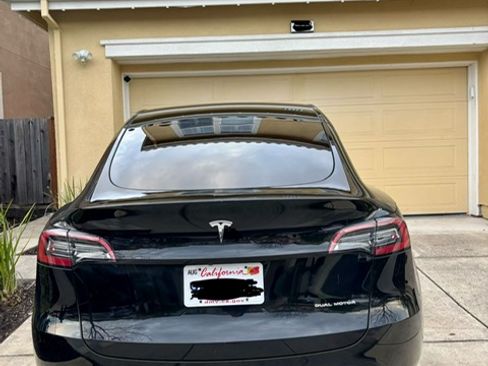 Used 2021 Tesla Model Y Long Range image 10
