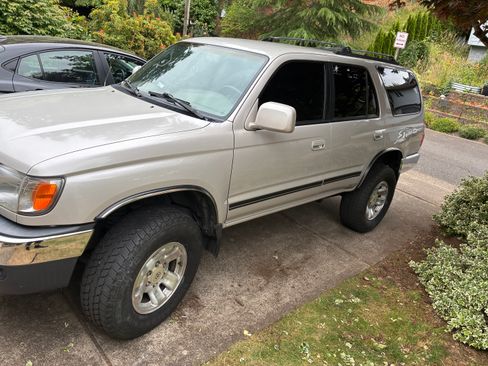 Used 1999 Toyota 4Runner SR5 AWD/4WD image 2