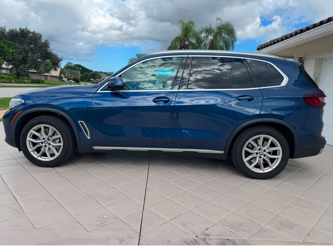Used 2021 BMW X5 xDrive45e w/ Executive Package AWD/4WD image 13