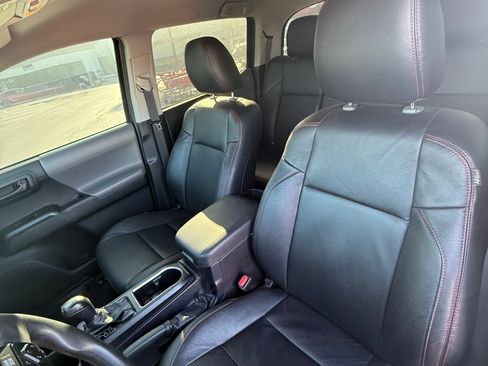 Used 2022 Toyota Tacoma SR w/ SR Convenience Package RWD image 11